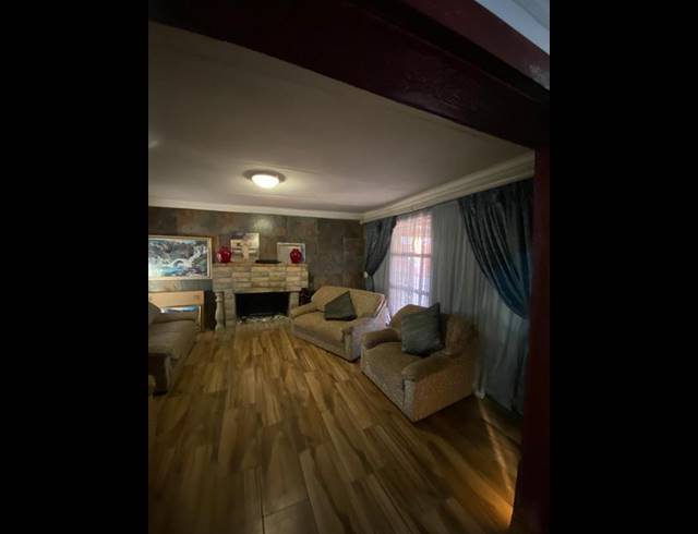 5 BEDROOM HOUSE FOR SALE IN SESHEGO 9A